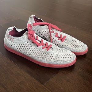 Suavs Gray and Pink Sneakers